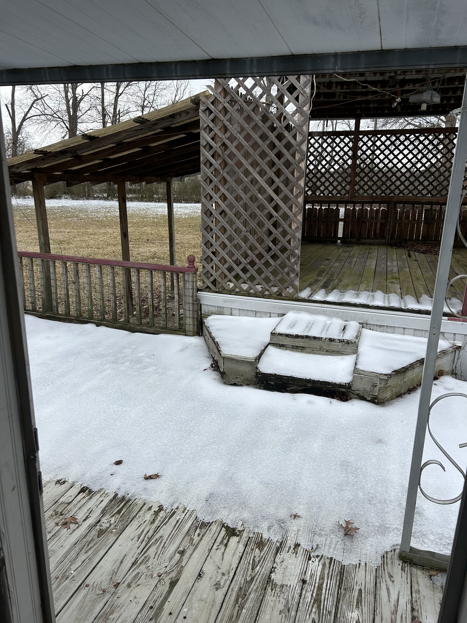 Back Patio - 503 Vanzant Rd