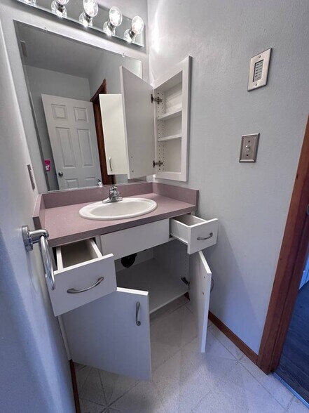 Building Photo - 248 NW Riverside Blvd