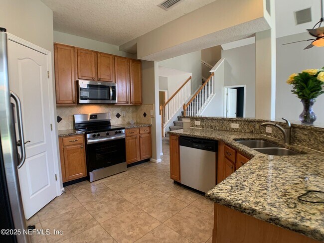 Building Photo - 647 Acorn Chase Dr