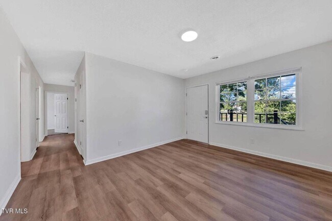 Building Photo - Newly renovated 3 Bedroom 2 Bathroom Home located in Jefferson City, TN