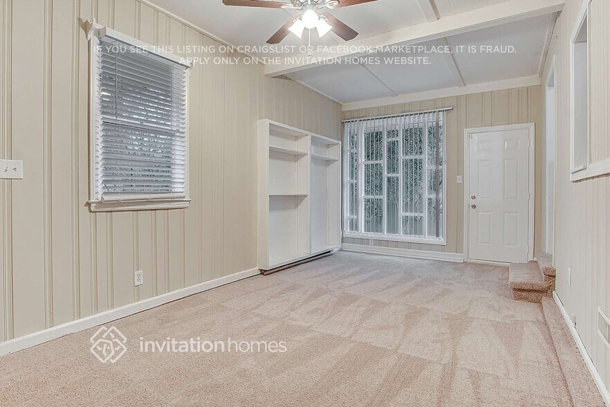 Building Photo - 2430 Mark Dr