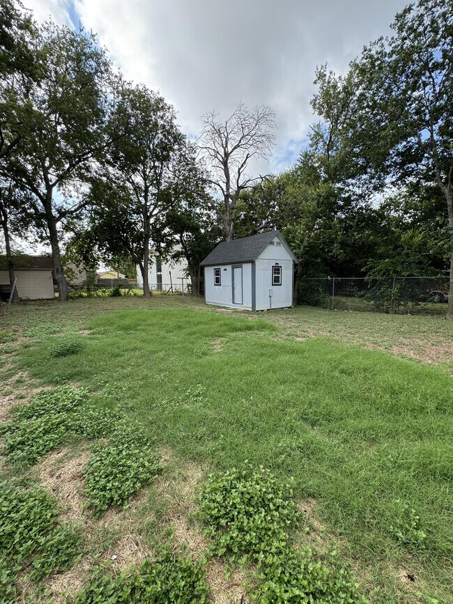 Building Photo - 1806 Mulford St