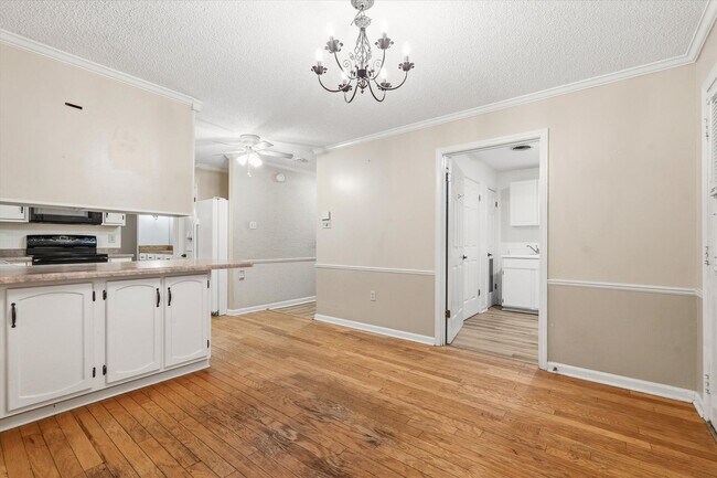 Building Photo - 4-BED, 2-BATH ALL-BRICK HOME NEAR JONESBORO COUNTRY CLUB!