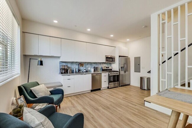 Building Photo - 1058 18th St