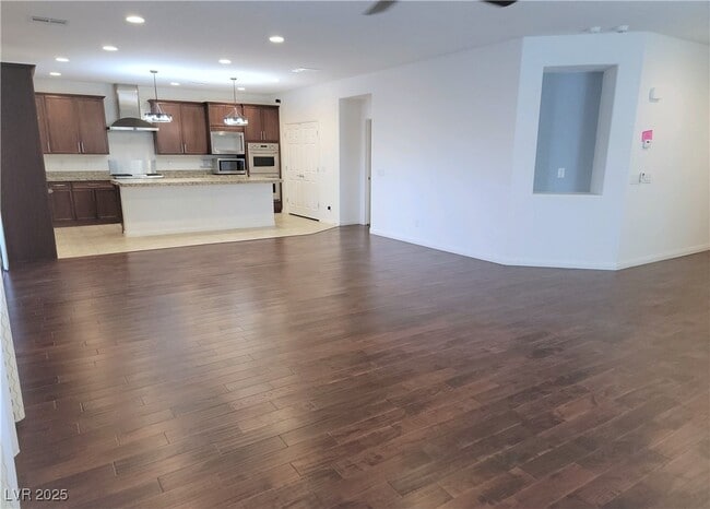 Building Photo - 10465 Saddle Mountain St