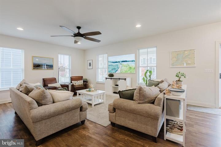 Building Photo - 1706 Torker St