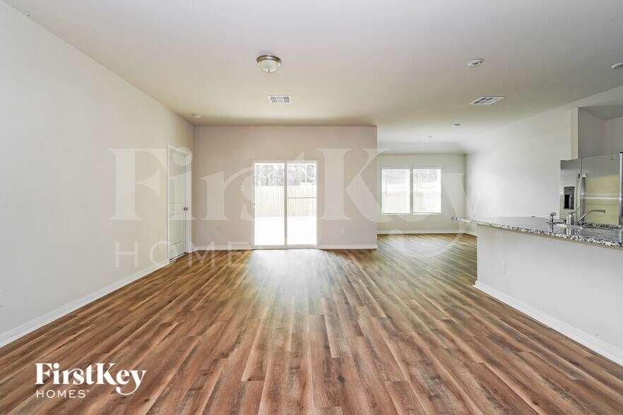 Building Photo - 17644 Cedar Crst Dr