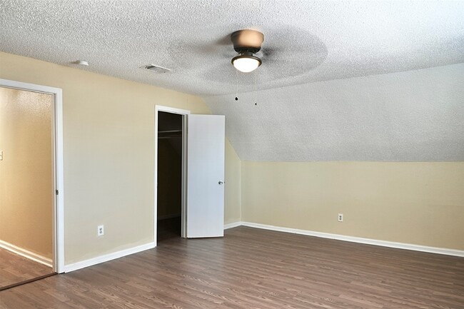 Building Photo - 7207 San Pablo Dr