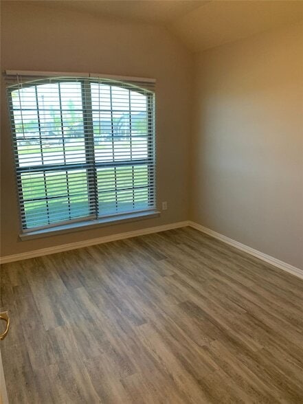 Building Photo - 805 Oakmont Dr