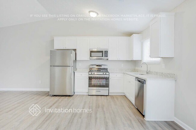 Building Photo - 834 Forest Path