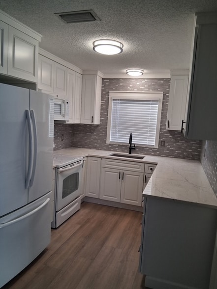 Building Photo - 308 Banana St