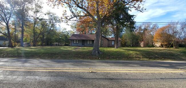 Building Photo - Nostalgic Charm Awaits - Spacious Home on ...