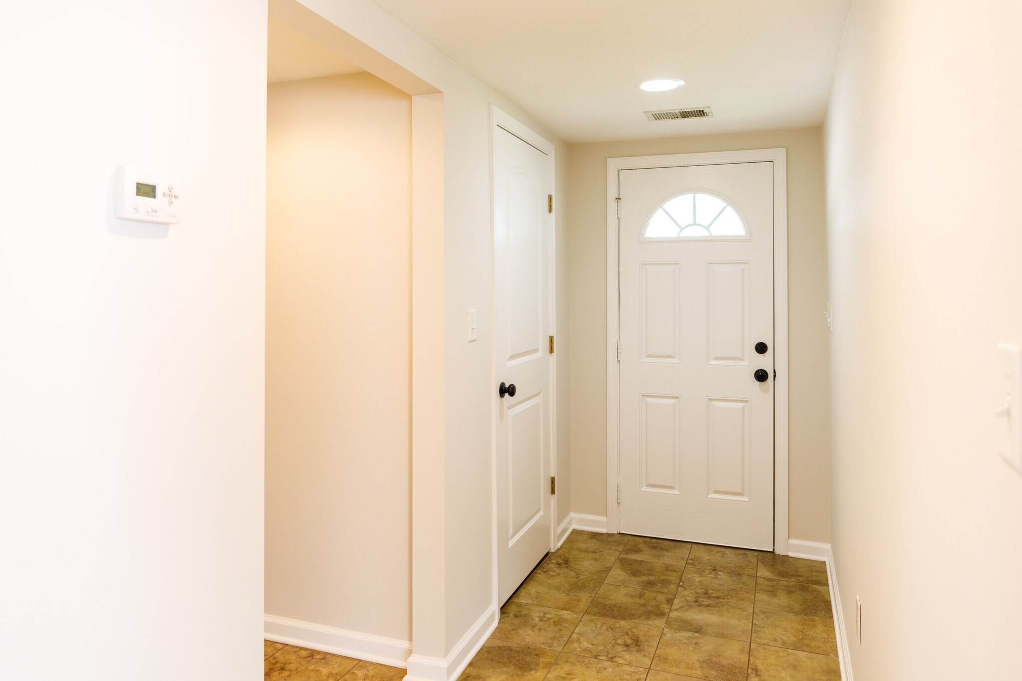 Building Photo - 116 America St