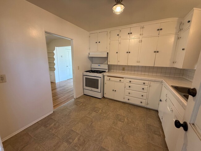 Building Photo - Beautiful 3 bed/1 bath unit in San Clemente