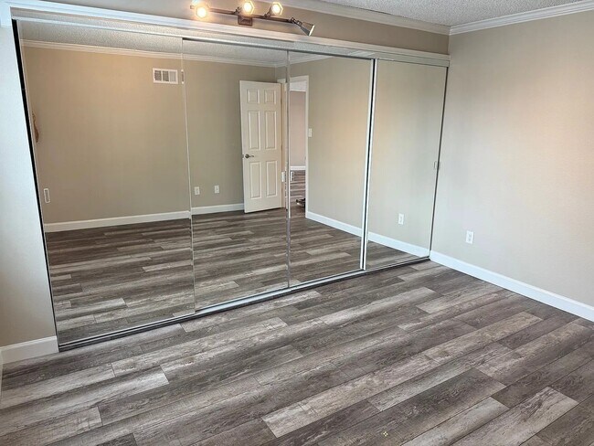 Building Photo - CLM-Mountain Shadows Condo