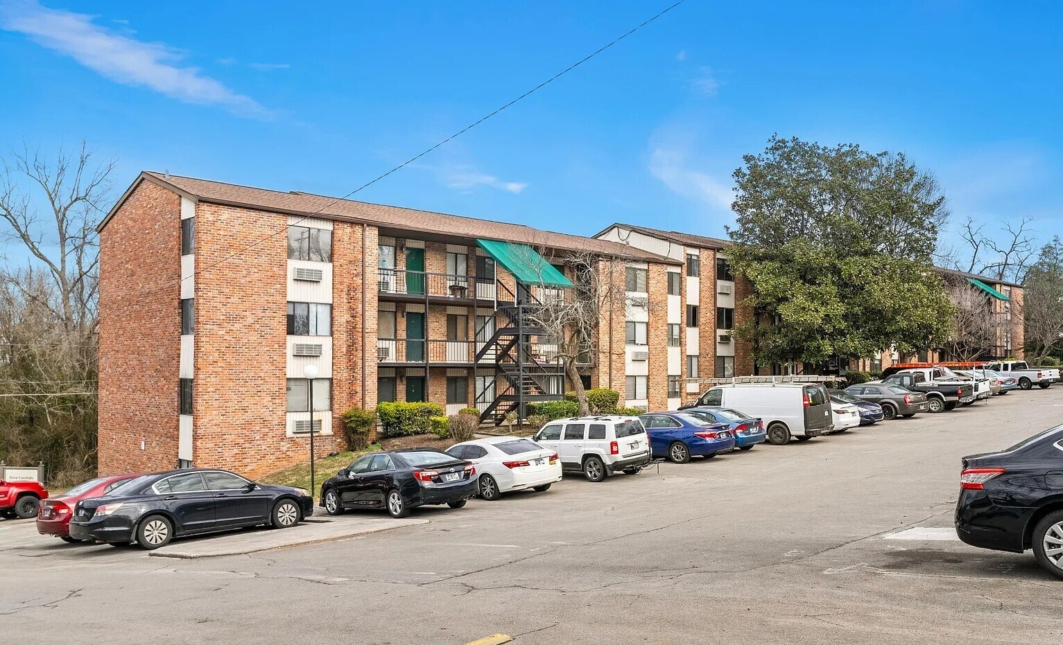 Ample Parking Max 2 cars - 2718 Painter Ave