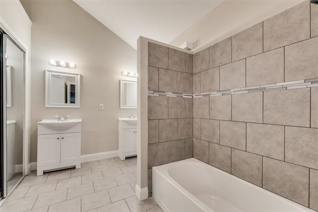 Building Photo - 3301 Cliffview Dr
