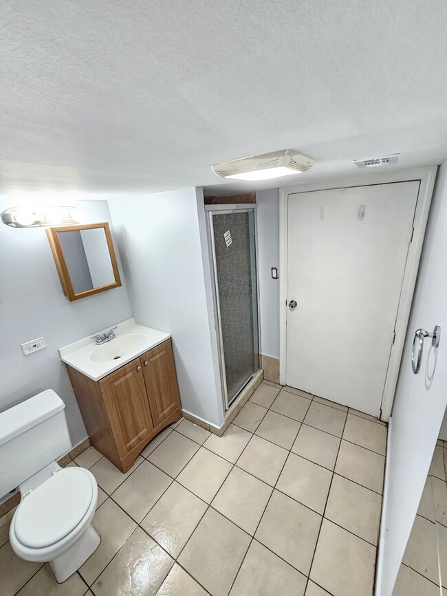 Building Photo - 2850 N Nordica Ave