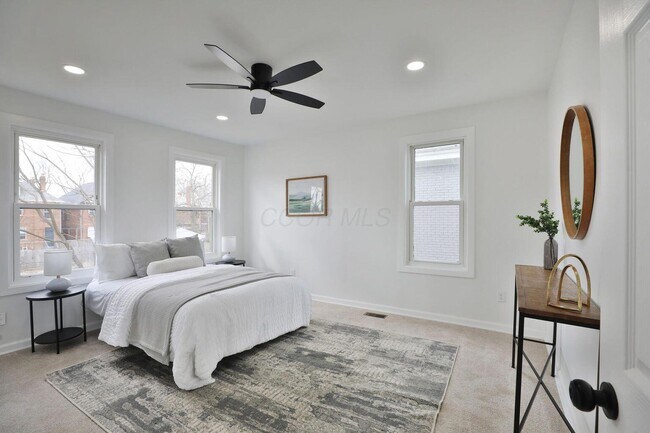 Building Photo - 423 Stoddart Ave