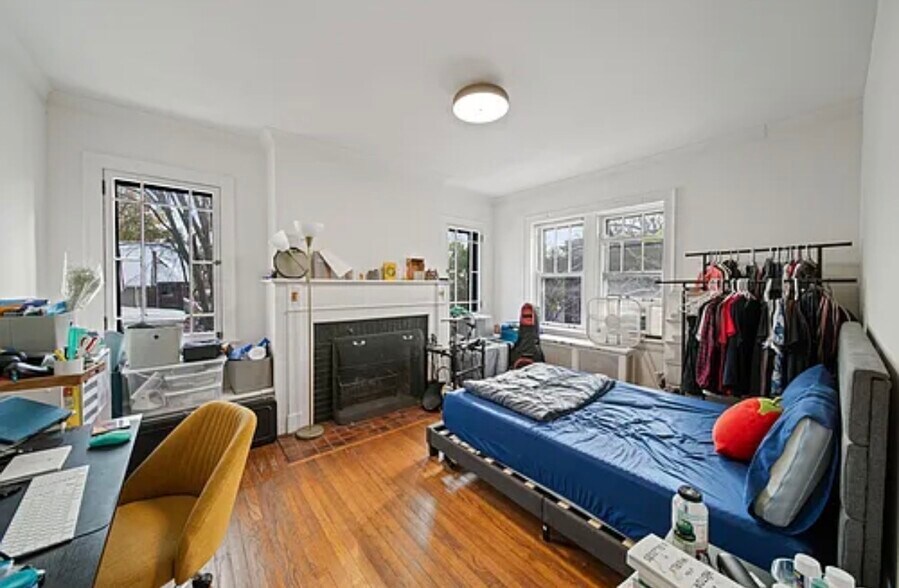 Building Photo - 721 Foster St