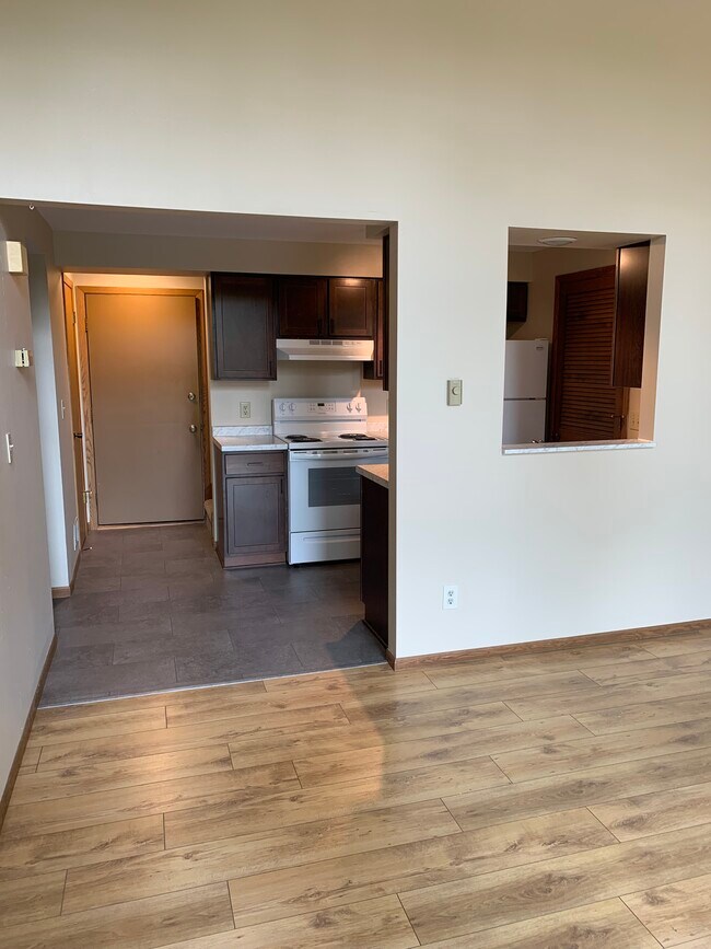 Living Room - 317 River St