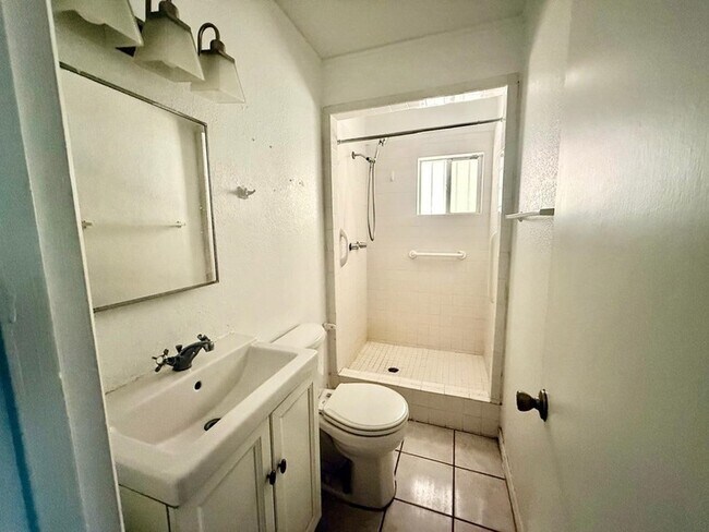 Building Photo - 583 N Monroe St