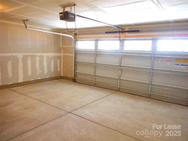 Building Photo - 421 Serenity Cir