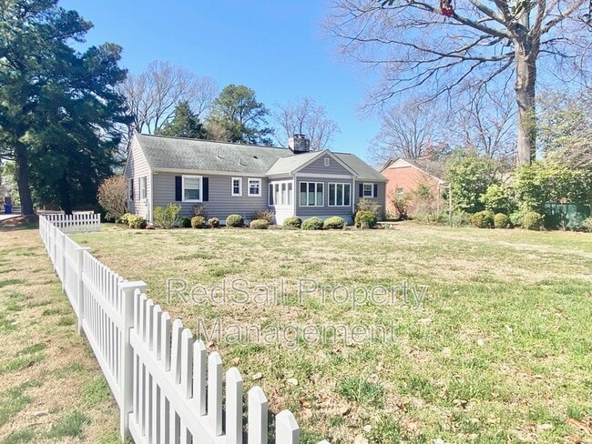 Building Photo - 18 River Rd