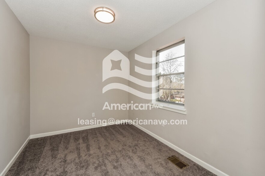 Building Photo - 2124 Sandy Run Dr