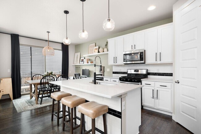Building Photo - Spacious 5BD, 4.5BA Denver Home with Finis...