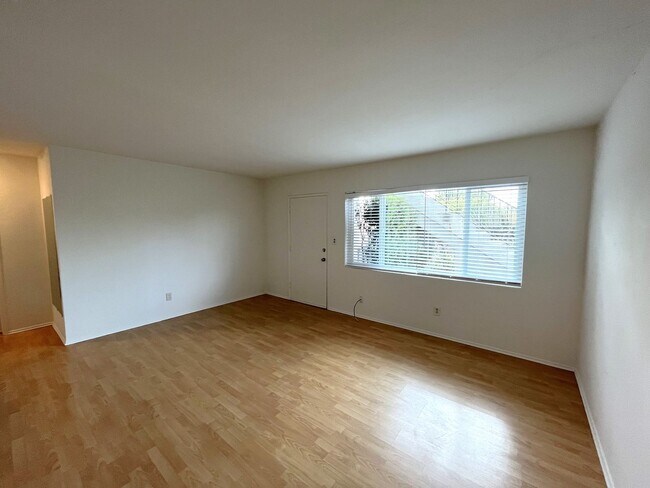 Building Photo - 1bd/1bth South Park Apartment with Plank F...