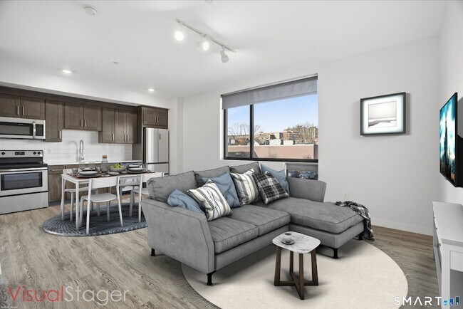 Building Photo - 19 Day St