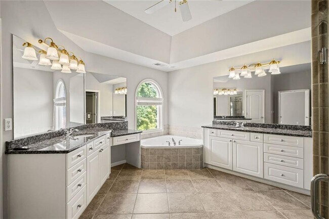 Building Photo - 12857 Waterside Dr