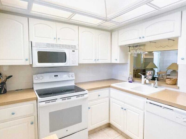 Building Photo - 10350 Imperial Point Dr W