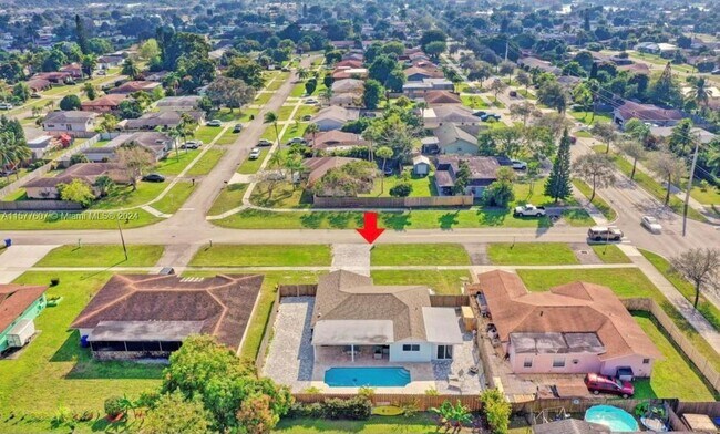Building Photo - 876 Gardenia Dr