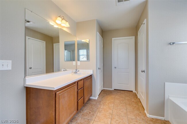 Building Photo - 1155 Paradise Garden Dr