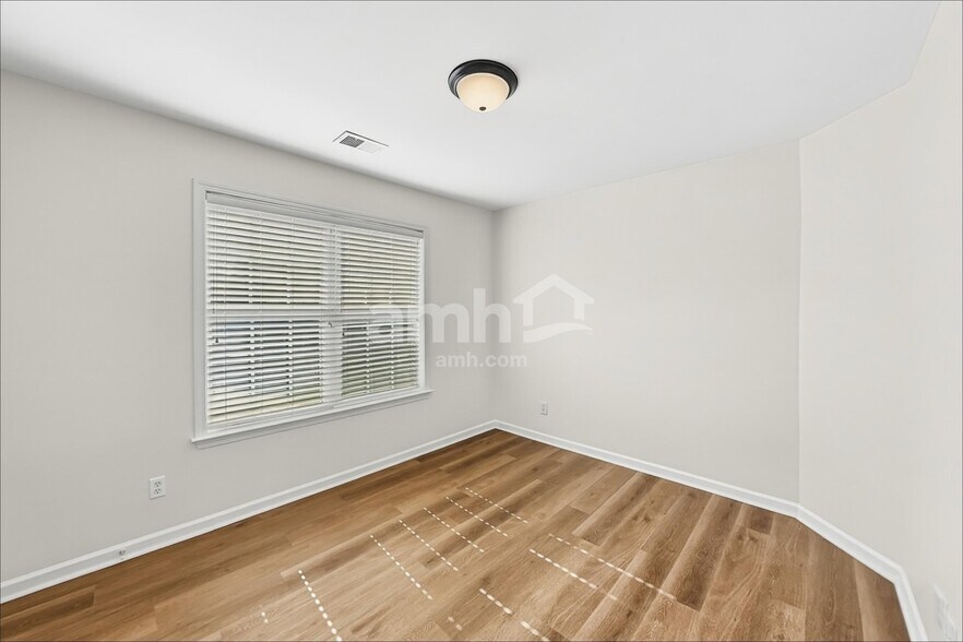 Building Photo - 227 Mott Rd