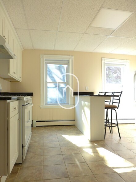 Building Photo - 34 Pontiac St