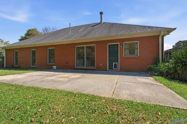 Building Photo - 146 Leathertree Ln