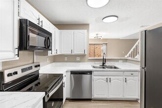 Building Photo - 2706 Bridge Lake Dr