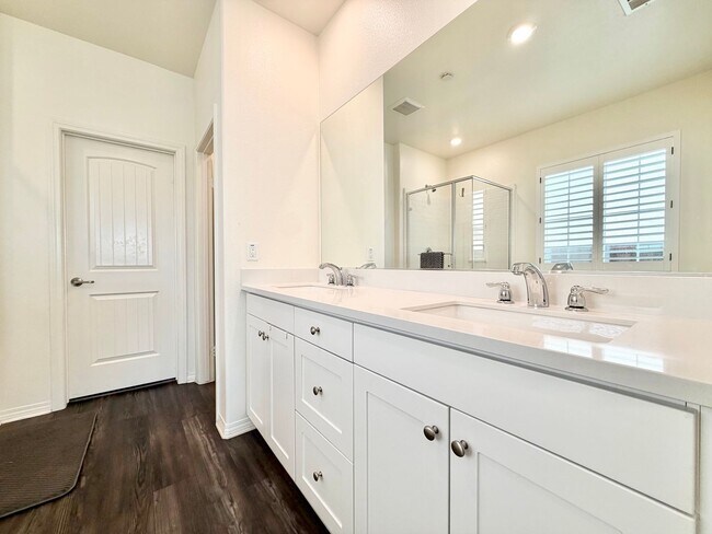 Building Photo - Spacious Heritage Lake Home with Solar & Main-Level Primary Suite