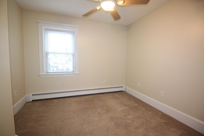 Building Photo - 341 Lynn St