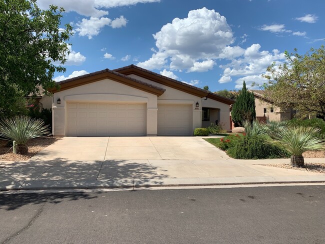 Primary Photo - Beautiful Home in Coral Canyon