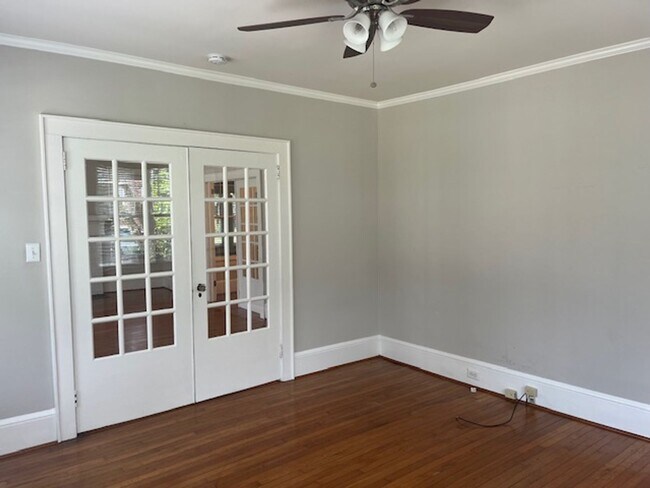 Building Photo - 3 bedroom, 2 bathroom