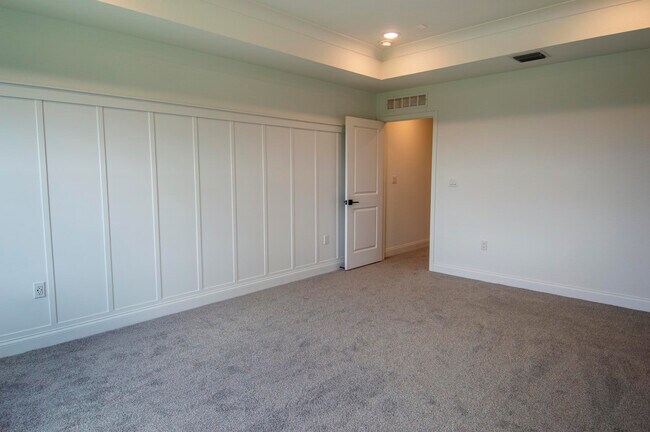 Building Photo - 171 SE Birch Ter
