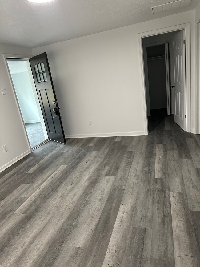 Building Photo - 3018 Alice Ave