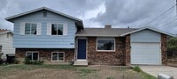 Building Photo - 3 Bedroom 1.5 Bathroom Home