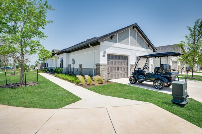 Duplex Home w/Garage - Mansions of Denton