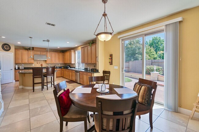 Building Photo - 9952 Spring View Way