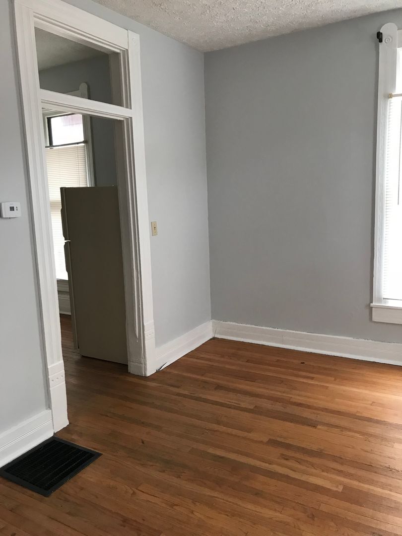 Building Photo - 718 Brown St